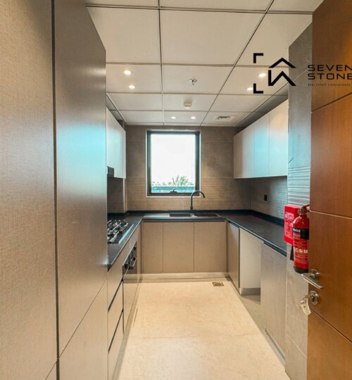 Ready to move-in | Fitted Kitchen | Near to Mall,