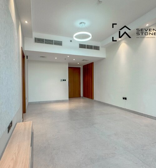 Ready to move-in | Fitted Kitchen | Near to Mall,
